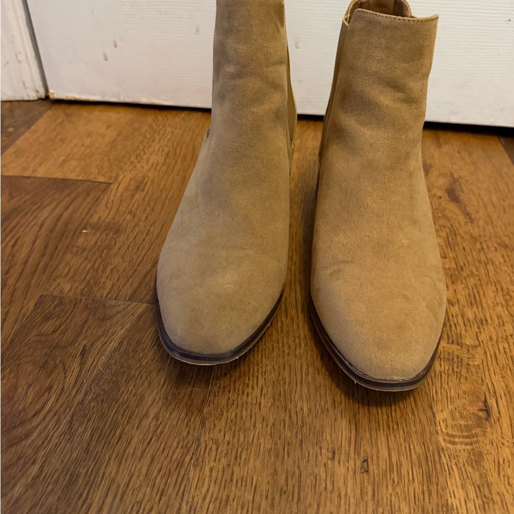 American Eagle Outfitters Suede Ankle Boots in Tan